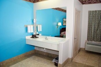 אדינבורג Texas Inn And Suites Citycenter At Utrgv מראה חיצוני תמונה
